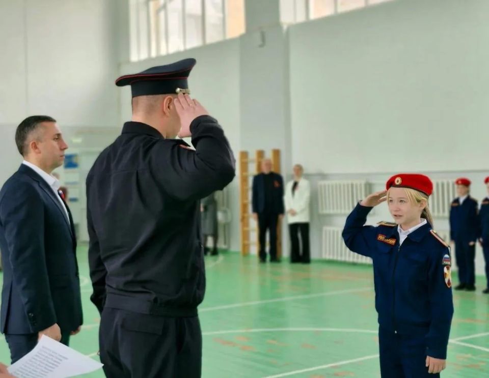 Накануне Дня Победы кадетам Росгвардии в Приморье вручили специальные удостоверения Накануне Дня Победы кадетам Росгвардии в Приморье вручили специальные удостоверения