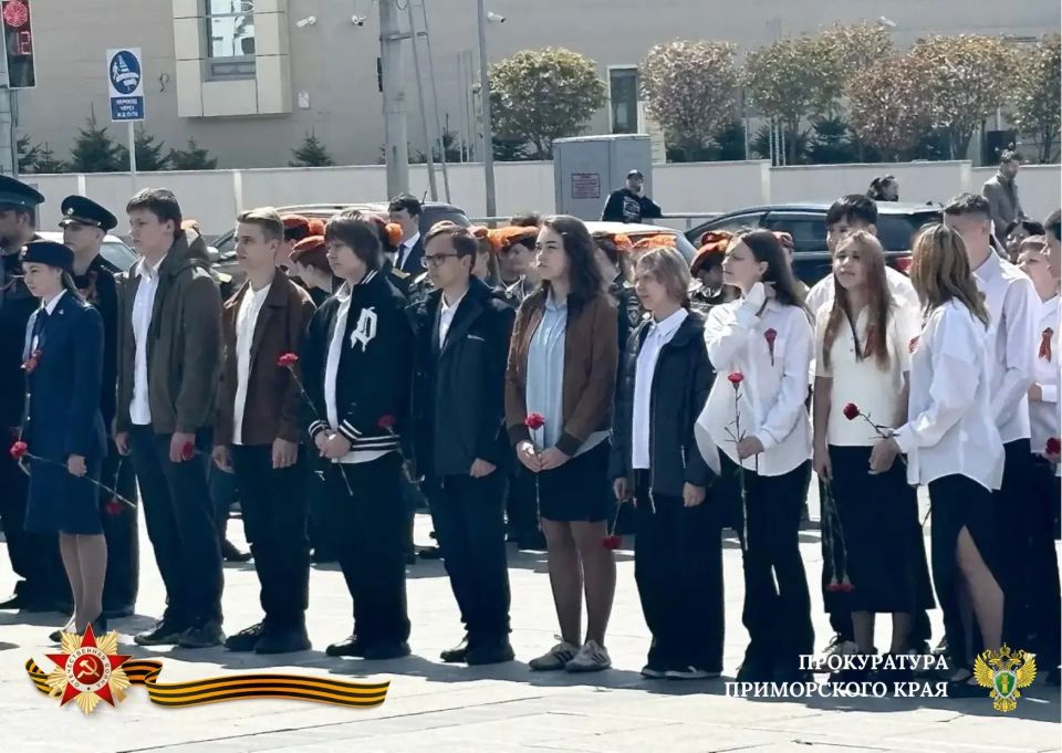 В преддверии Дня Победы в Великой Отечественной войне прокуратура Приморья совместно с учениками прокурорского класса и воспитанниками из Центра комплексного центра помощи семье и детям «Маяк» приняла участие в... В преддверии Дня Победы в Великой Отечественной войне прокуратура Приморья совместно с учениками прокурорского класса и воспитанниками из Центра комплексного центра помощи семье и детям «Маяк» приняла участие в...