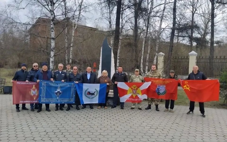 В Иркутске ветераны транспортной полиции Прибайкалья во взаимодействии с членами общественного объединения «Содружество воинов сибиряков» и другими ветеранскими организациями встретили участников гуманитарного автопробега... В Иркутске ветераны транспортной полиции Прибайкалья во взаимодействии с членами общественного объединения «Содружество воинов сибиряков» и другими ветеранскими организациями встретили участников гуманитарного автопробега...
