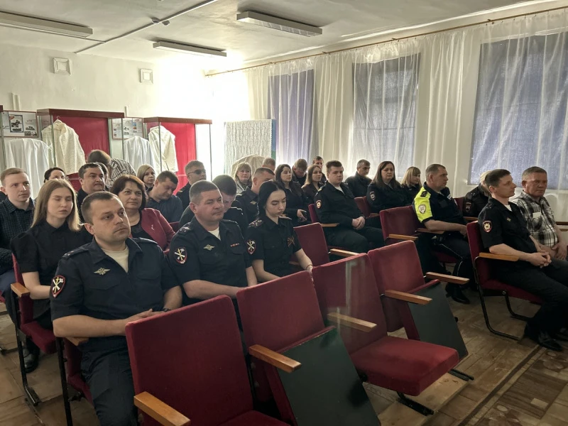 В Приморском крае полицейские Чугуевки посетили окружной музей Александра Фадеева В Приморском крае полицейские Чугуевки посетили окружной музей Александра Фадеева