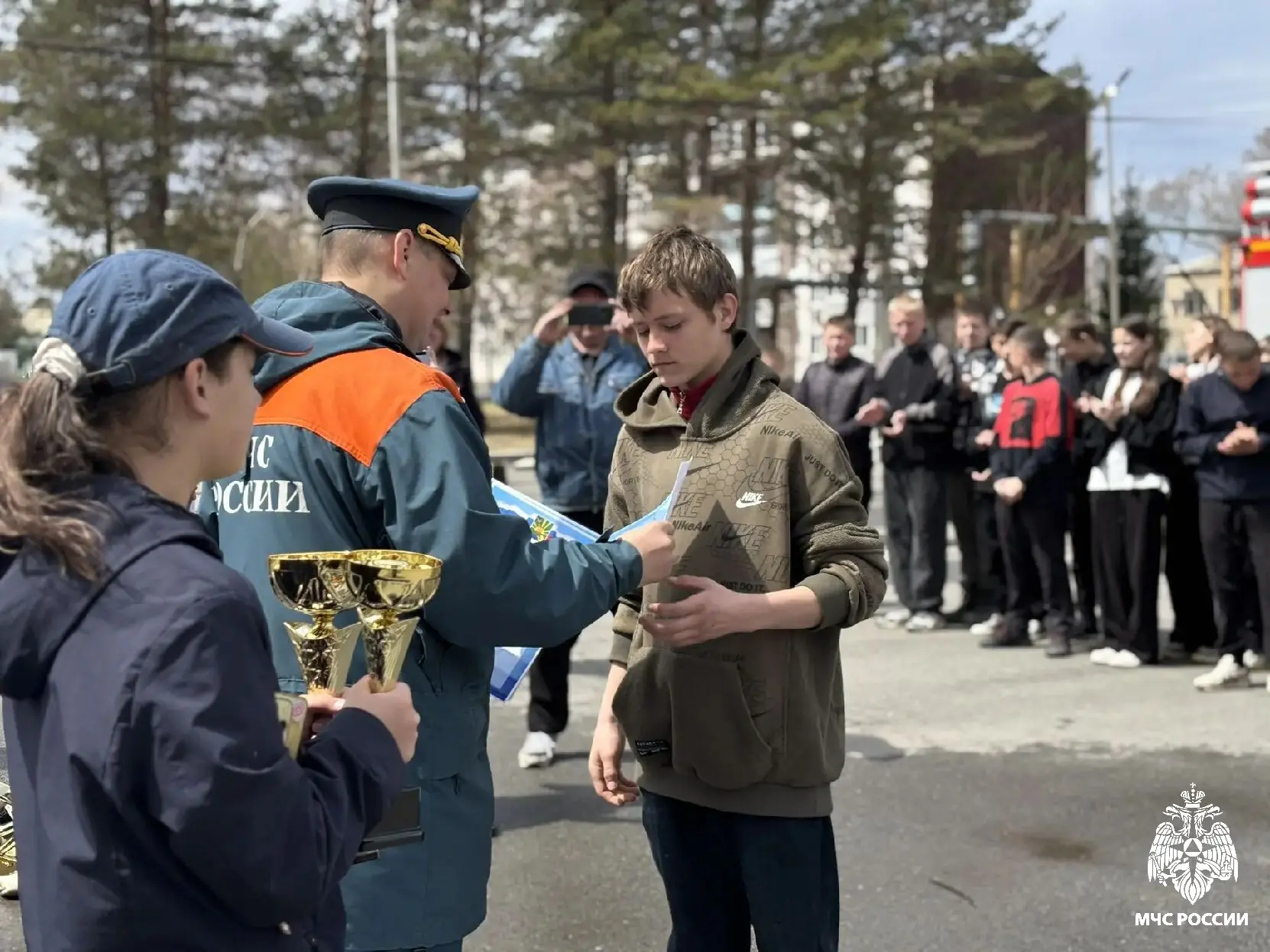 От эвакуации до тушения из пожарного рукова - всё по-взрослому От эвакуации до тушения из пожарного рукова - всё по-взрослому
