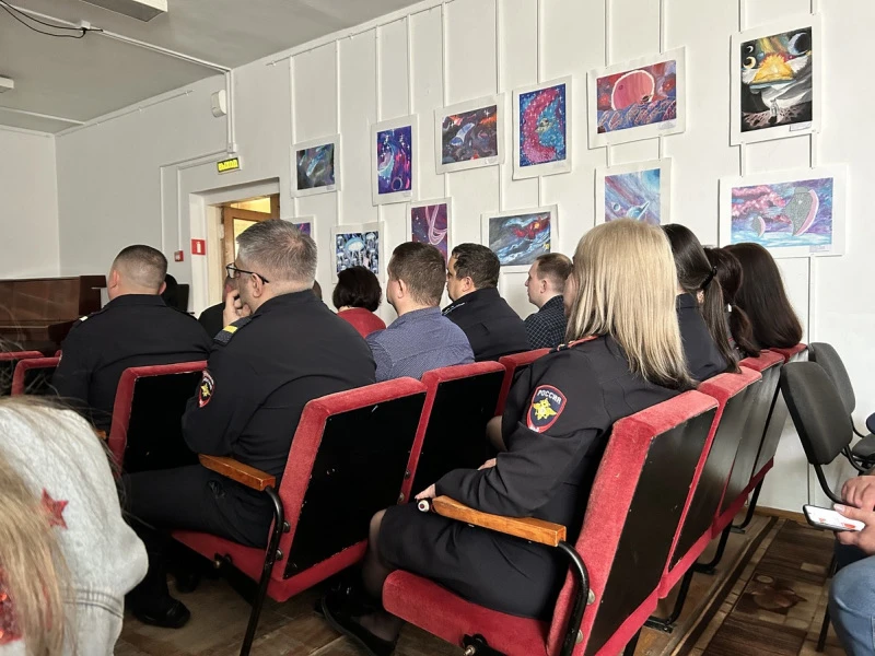 В Приморском крае полицейские Чугуевки посетили окружной музей Александра Фадеева В Приморском крае полицейские Чугуевки посетили окружной музей Александра Фадеева