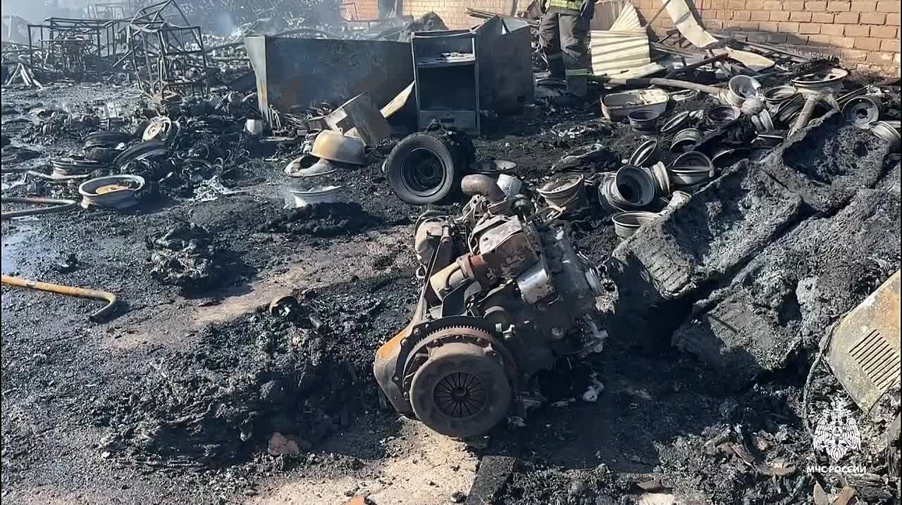 Открытое горение на складах в Уссурийске ликвидировано
