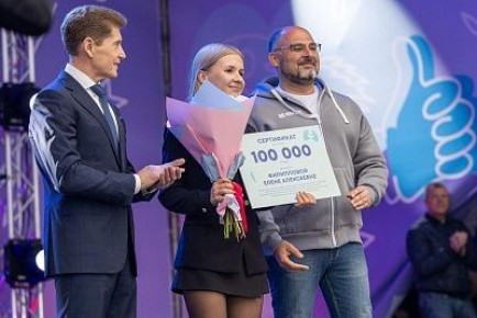 Выпускники Владивостока, набравшие 100 баллов на ЕГЭ, смогут получить по 100 000 рублей