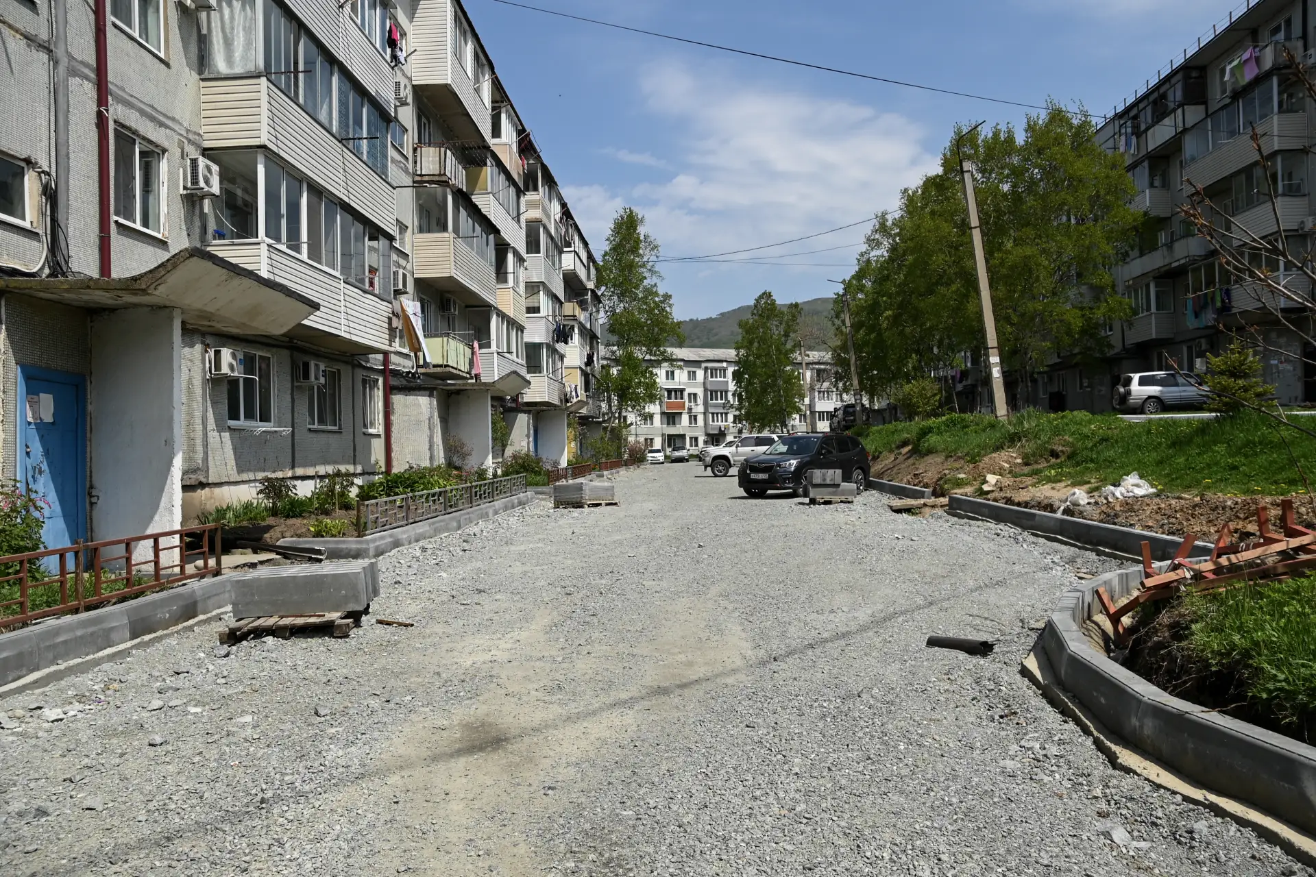 В Находкинском городском округе продолжаются работы по благоустройству дворов В Находкинском городском округе продолжаются работы по благоустройству дворов
