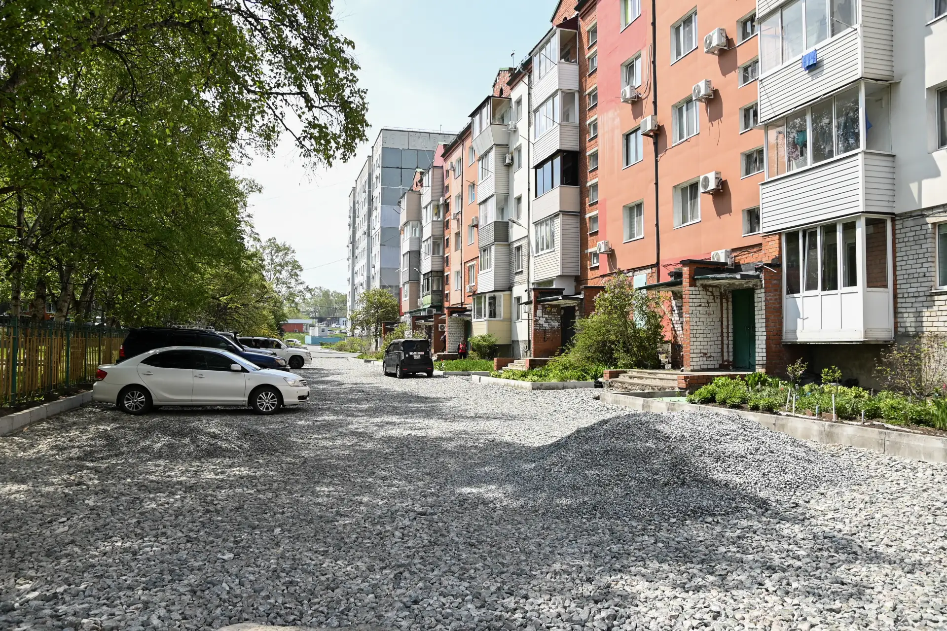 В Находкинском городском округе продолжаются работы по благоустройству дворов В Находкинском городском округе продолжаются работы по благоустройству дворов