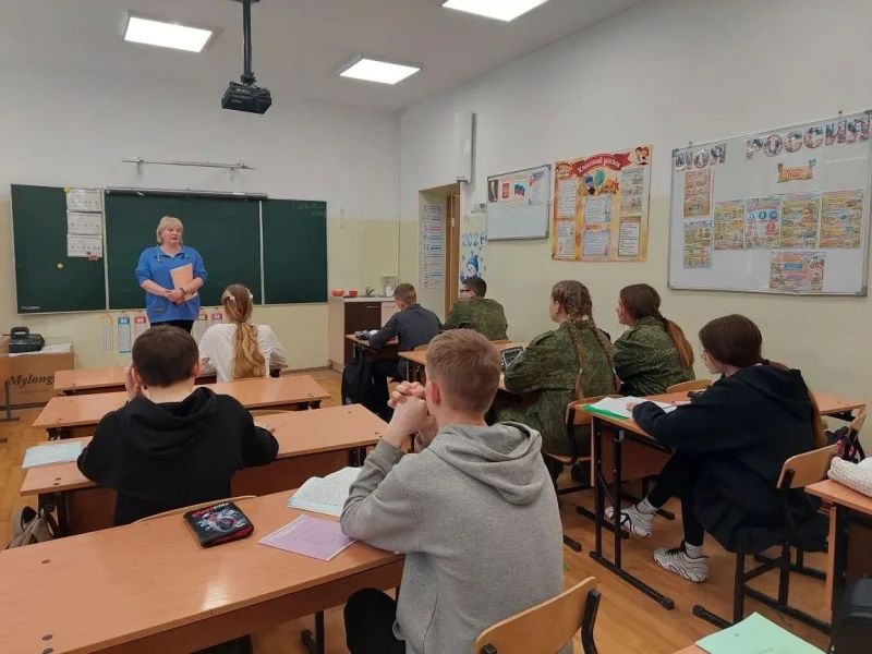 В Находке Приморского края сотрудники полиции проводят акцию «Этот мир лучше БЕЗ наркотиков!»