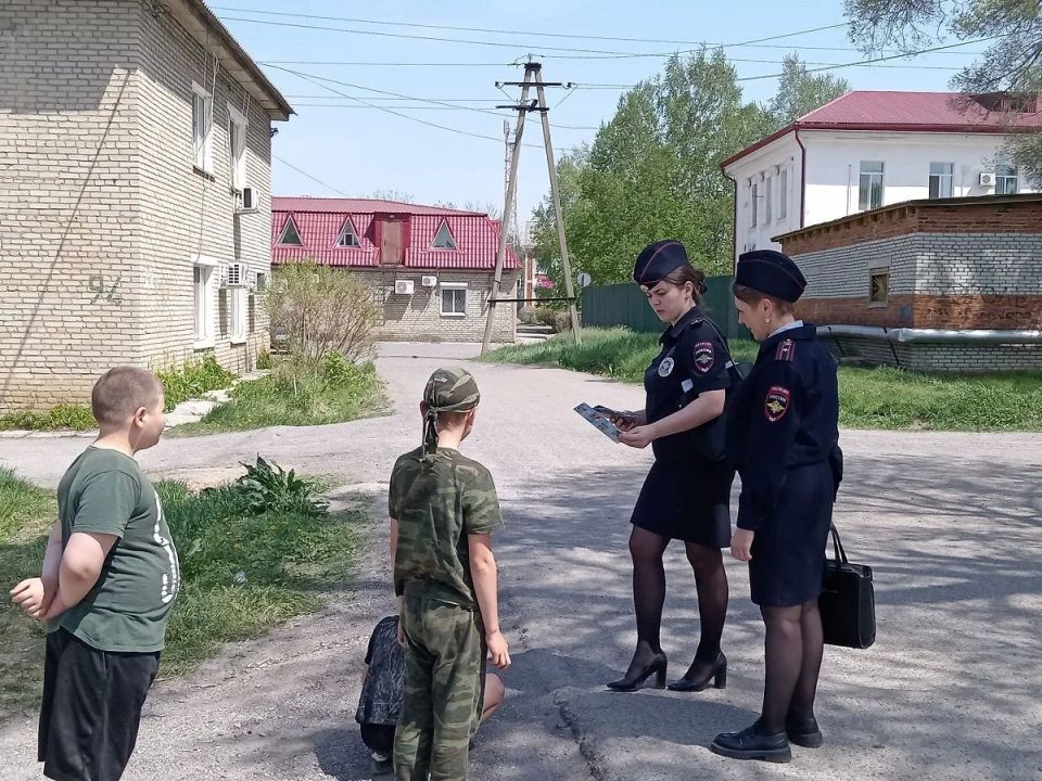 В ХОРОЛЬСКОМ ОКРУГЕ ПРИМОРЬЯ В РАМКАХ АКЦИИ #БЕЗОПАСНОСТИ СОТРУДНИКИ ПОЛИЦИИ ПРОВОДЯТ ПРОФИЛАКТИЧЕСКИЕ БЕСЕДЫ В ХОРОЛЬСКОМ ОКРУГЕ ПРИМОРЬЯ В РАМКАХ АКЦИИ #БЕЗОПАСНОСТИ СОТРУДНИКИ ПОЛИЦИИ ПРОВОДЯТ ПРОФИЛАКТИЧЕСКИЕ БЕСЕДЫ