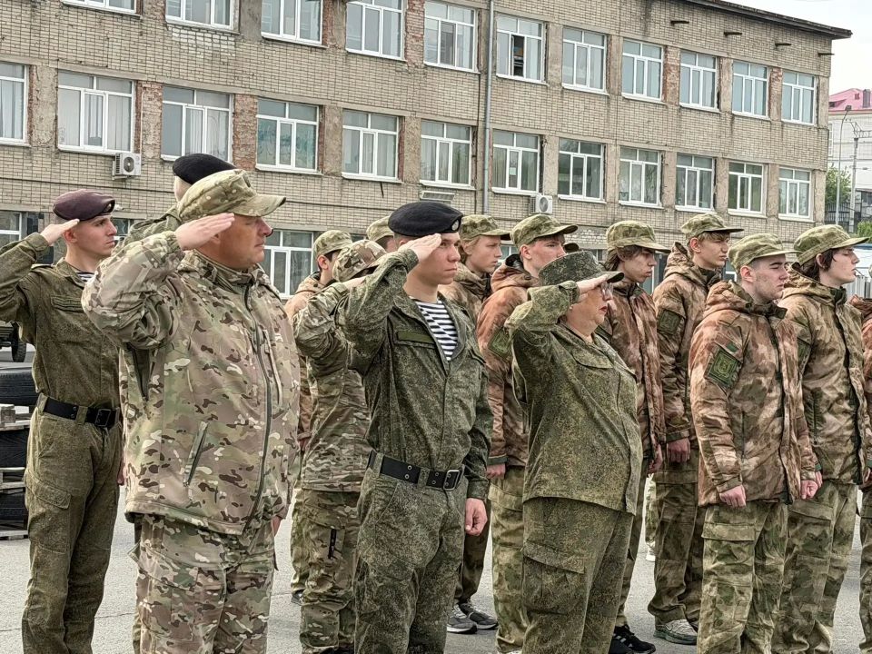 Курсанты ДВОКУ обучают приморских школьников в центре «Авангард» Курсанты ДВОКУ обучают приморских школьников в центре «Авангард»