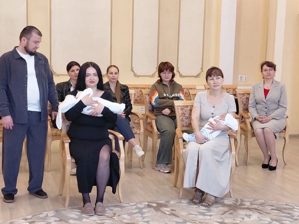 В ЗАГСе Находки провели торжественные мероприятия для семей В ЗАГСе Находки провели торжественные мероприятия для семей