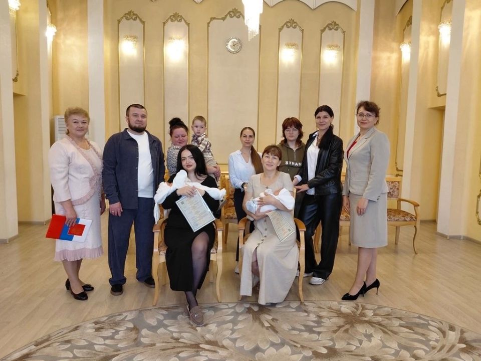 В ЗАГСе Находки провели торжественные мероприятия для семей В ЗАГСе Находки провели торжественные мероприятия для семей