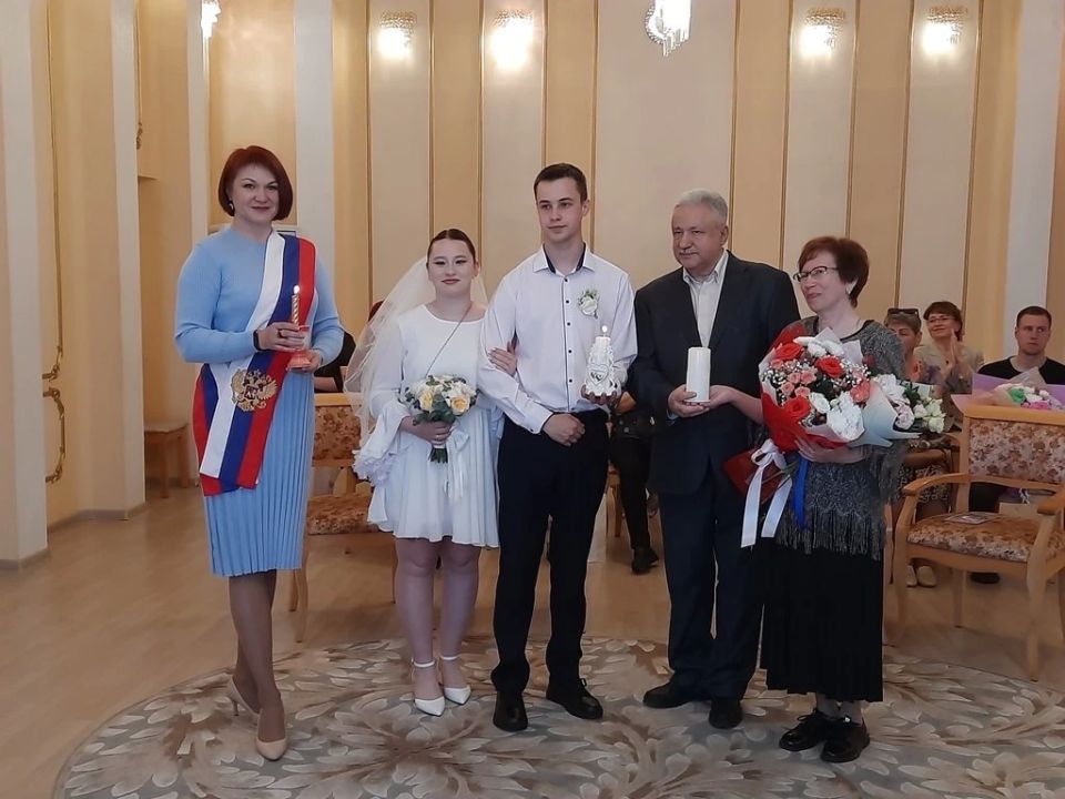 В ЗАГСе Находки провели торжественные мероприятия для семей В ЗАГСе Находки провели торжественные мероприятия для семей