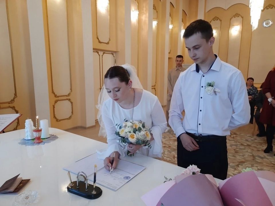 В ЗАГСе Находки провели торжественные мероприятия для семей В ЗАГСе Находки провели торжественные мероприятия для семей