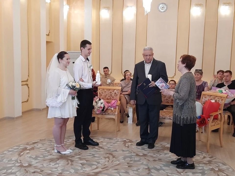 В ЗАГСе Находки провели торжественные мероприятия для семей В ЗАГСе Находки провели торжественные мероприятия для семей