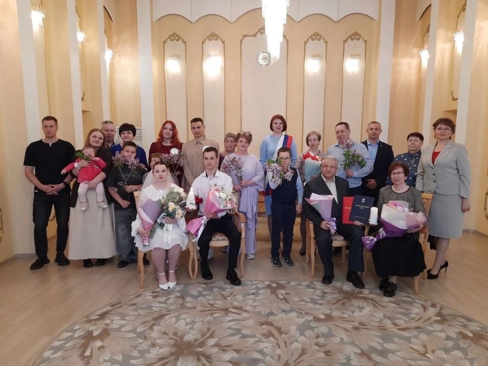 В ЗАГСе Находки провели торжественные мероприятия для семей В ЗАГСе Находки провели торжественные мероприятия для семей