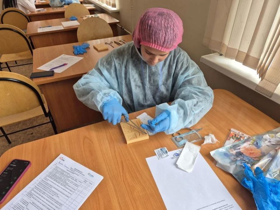 Школьники из Приморья и Хабаровского края в эти дни управляют агродронами, программируют роботов и учатся прогнозировать урожай по метеоданным Школьники из Приморья и Хабаровского края в эти дни управляют агродронами, программируют роботов и учатся прогнозировать урожай по метеоданным