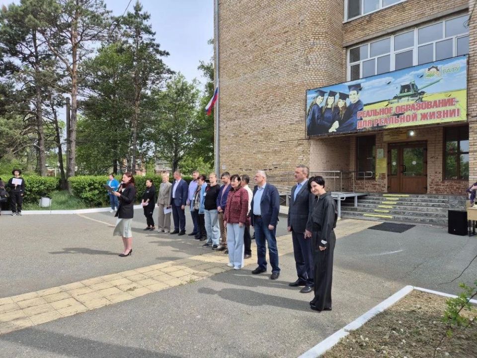 Школьники из Приморья и Хабаровского края в эти дни управляют агродронами, программируют роботов и учатся прогнозировать урожай по метеоданным Школьники из Приморья и Хабаровского края в эти дни управляют агродронами, программируют роботов и учатся прогнозировать урожай по метеоданным