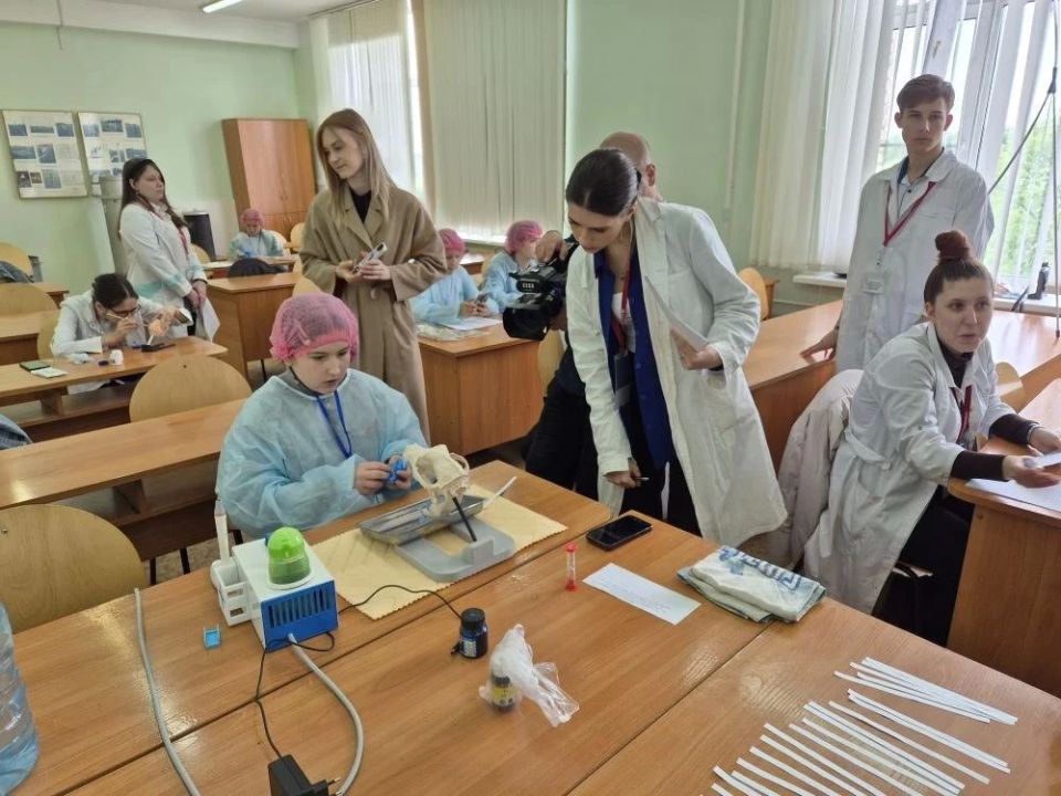Школьники из Приморья и Хабаровского края в эти дни управляют агродронами, программируют роботов и учатся прогнозировать урожай по метеоданным Школьники из Приморья и Хабаровского края в эти дни управляют агродронами, программируют роботов и учатся прогнозировать урожай по метеоданным