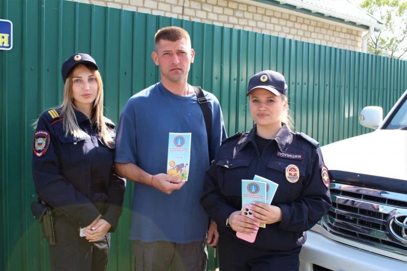 Сотрудники полиции в Фокино проводят рейды, предупреждая граждан о важности соблюдения правил пожарной безопасности