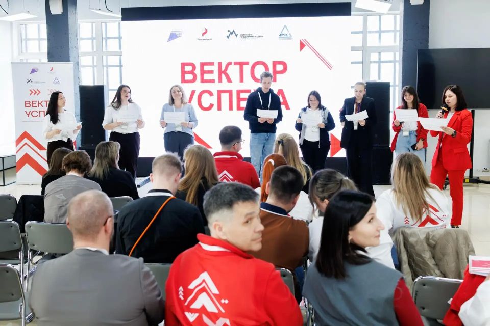 Особенности работы с подростками обсудили эксперты Дальнего Востока