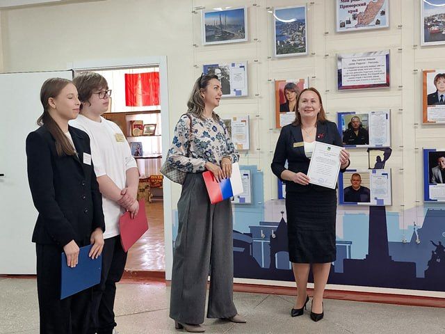 Во Владивостоке обновили школьный музей благодаря губернаторскому гранту "Новое краеведение" Во Владивостоке обновили школьный музей благодаря губернаторскому гранту "Новое краеведение"