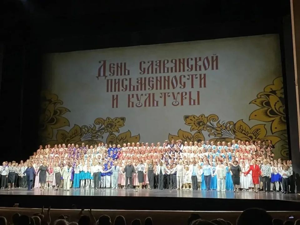Воспитанники детской школы искусств №6 стали участниками большого концерта в честь Дня славянской письменности на Приморской сцене Мариинского театра Воспитанники детской школы искусств №6 стали участниками большого концерта в честь Дня славянской письменности на Приморской сцене Мариинского театра