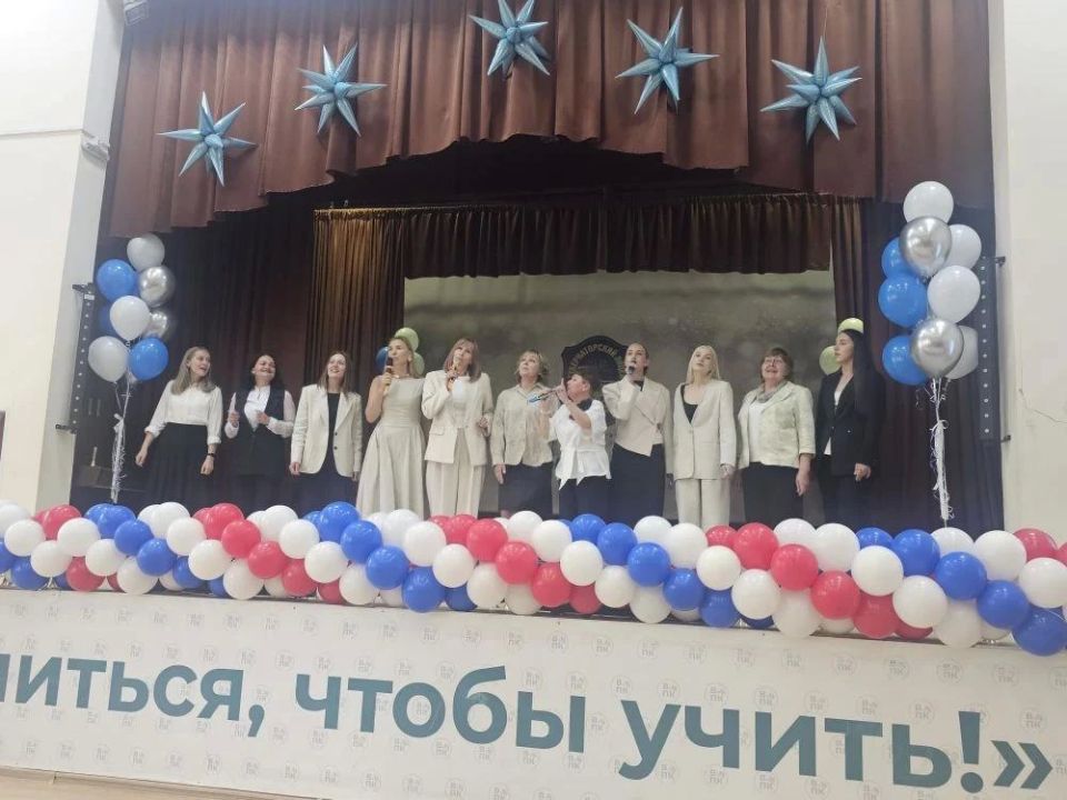 Выпускники Губернаторского лицея прощались со школой Выпускники Губернаторского лицея прощались со школой