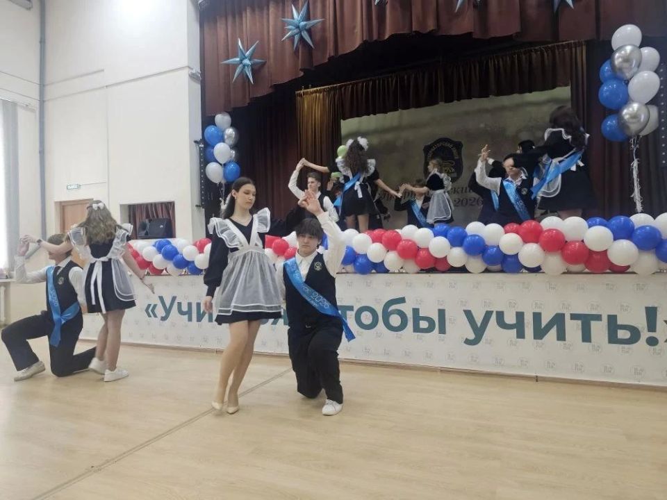 Выпускники Губернаторского лицея прощались со школой Выпускники Губернаторского лицея прощались со школой