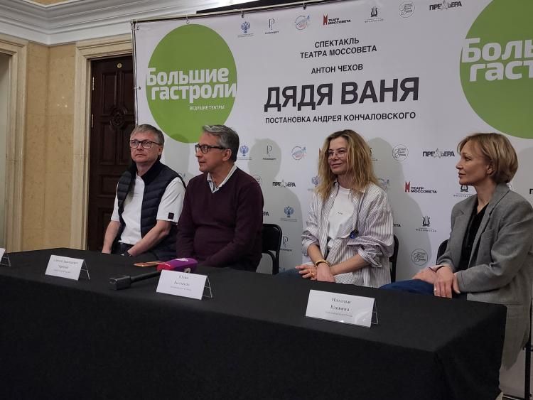 Заслуженная артистка России Юлия Высоцкая, прибывшая во Владивосток в составе труппы Государственного академического театра имени Моссовета на гастроли со спектаклем «Дядя Ваня», поделилась первыми впечатлениями о...