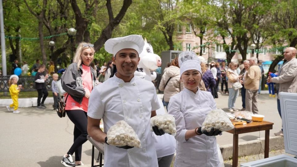 Фестиваль «Встречаемся у якорей» превратил центр Находки в машину времени Фестиваль «Встречаемся у якорей» превратил центр Находки в машину времени