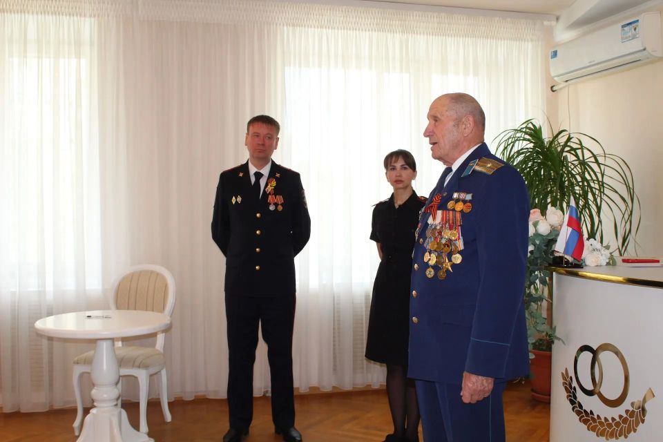В ЛЕСОЗАВОДСКЕ ПРИМОРСКОГО КРАЯ ПОЛИЦЕЙСКИЕ ПРИНЯЛИ УЧАСТИЕ В АКЦИИ «МЫ – ГРАЖДАНЕ РОССИИ» В ЛЕСОЗАВОДСКЕ ПРИМОРСКОГО КРАЯ ПОЛИЦЕЙСКИЕ ПРИНЯЛИ УЧАСТИЕ В АКЦИИ «МЫ – ГРАЖДАНЕ РОССИИ»