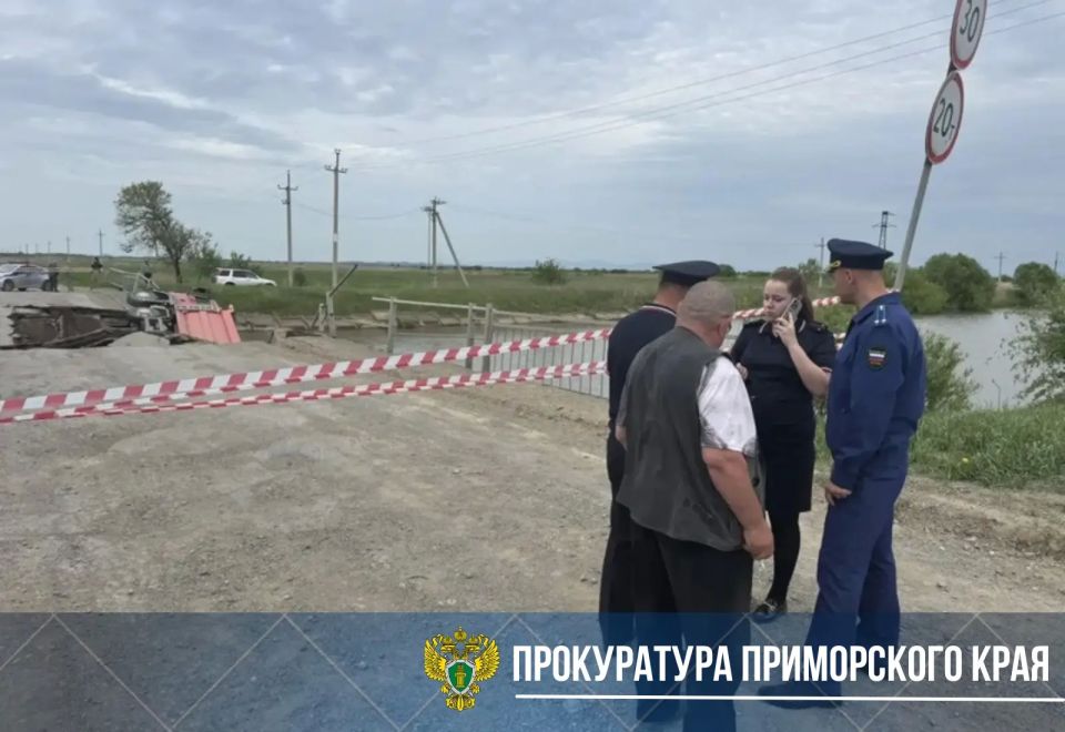 Прокуратура Хорольского района организовала проверку по факту разрушения моста через канал Прокуратура Хорольского района организовала проверку по факту разрушения моста через канал