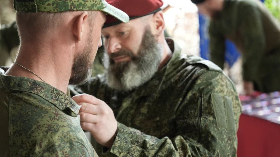 Более 90 бойцов казачьей разведывательной бригады «Терек» отмечены почетными наградами Более 90 бойцов казачьей разведывательной бригады «Терек» отмечены почетными наградами