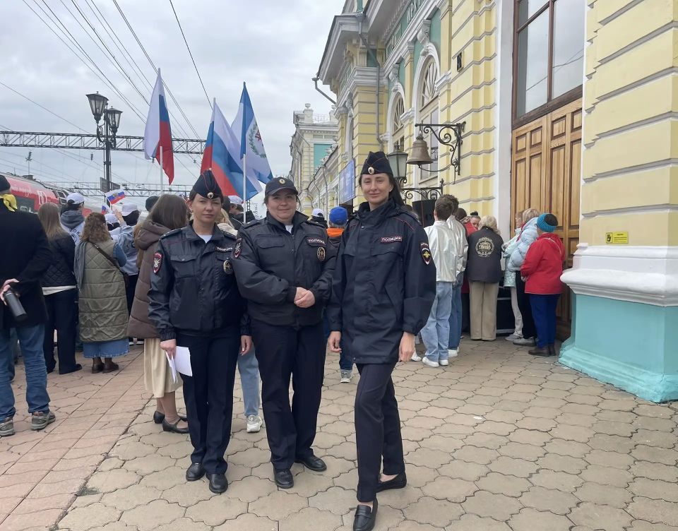 Состав всероссийского проекта «Театральный поезд», следующий по маршруту Владивосток – Москва, радовал гостей и жителей Иркутска 26 и 27 мая Состав всероссийского проекта «Театральный поезд», следующий по маршруту Владивосток – Москва, радовал гостей и жителей Иркутска 26 и 27 мая