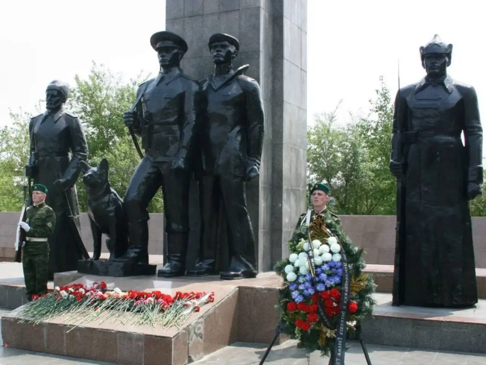 День пограничника! Для нашего Приморского края, который по праву считается форпостом России на Дальнем Востоке, эта дата имеет особое значение День пограничника! Для нашего Приморского края, который по праву считается форпостом России на Дальнем Востоке, эта дата имеет особое значение