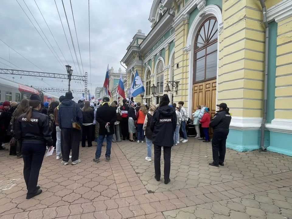Состав всероссийского проекта «Театральный поезд», следующий по маршруту Владивосток – Москва, радовал гостей и жителей Иркутска 26 и 27 мая Состав всероссийского проекта «Театральный поезд», следующий по маршруту Владивосток – Москва, радовал гостей и жителей Иркутска 26 и 27 мая
