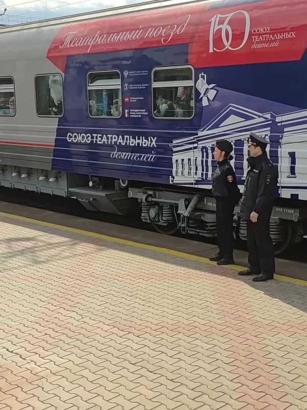 Театральный поезд прибыл в Братск на вокзал «Падунские пороги» Театральный поезд прибыл в Братск на вокзал «Падунские пороги»