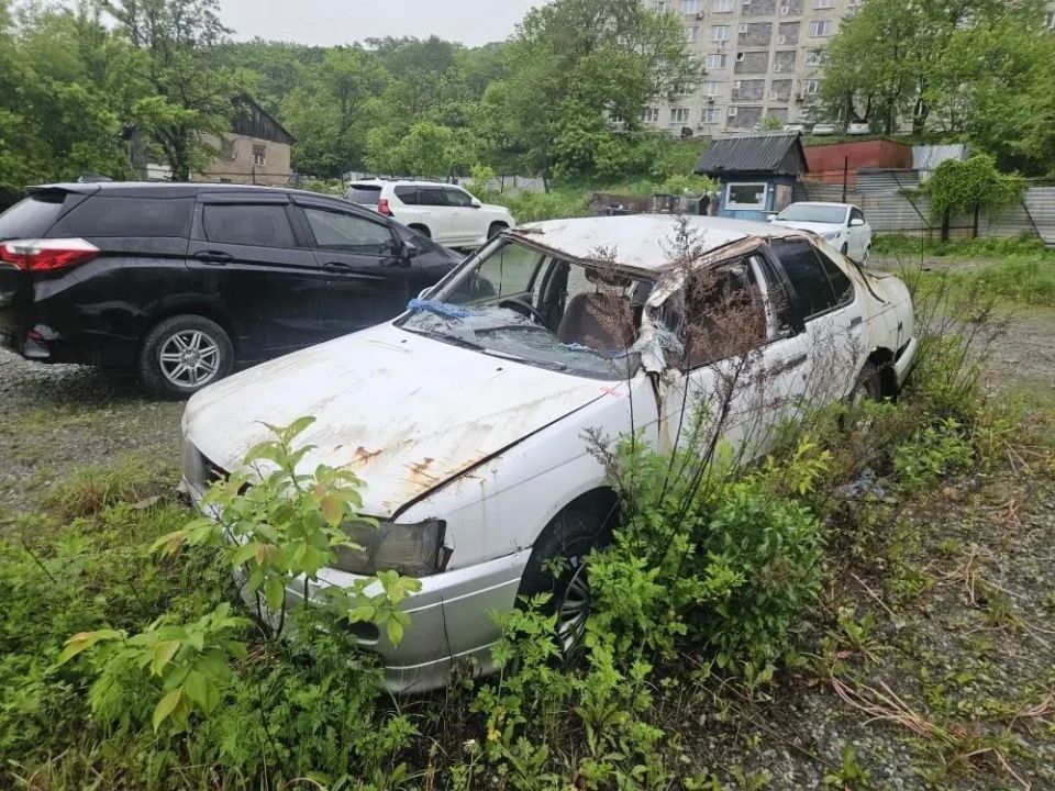 16 брошенных машин отправились на стоянку временного хранения 16 брошенных машин отправились на стоянку временного хранения
