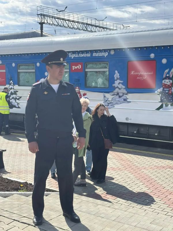 Театральный поезд прибыл в Братск на вокзал «Падунские пороги» Театральный поезд прибыл в Братск на вокзал «Падунские пороги»