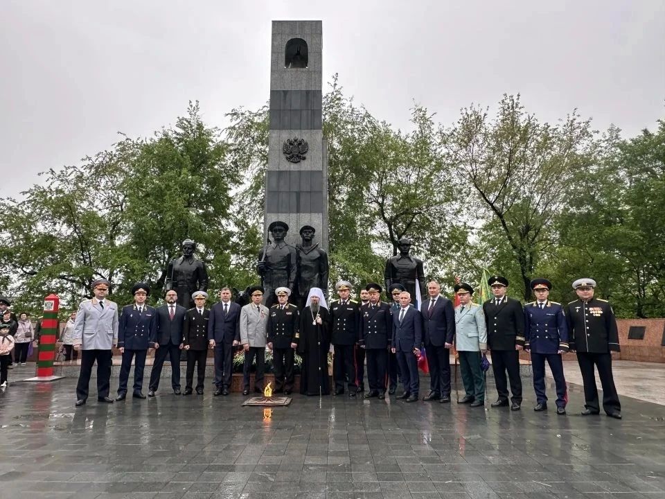 Военные следователи Северного и Тихоокеанского флотов приняли участие в праздновании Дня пограничника