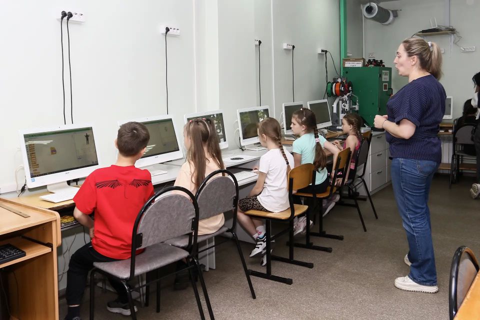 Спорт, 3D-моделирование и экскурсии: чем живёт лагерь «Мечтатели» в Находке Спорт, 3D-моделирование и экскурсии: чем живёт лагерь «Мечтатели» в Находке