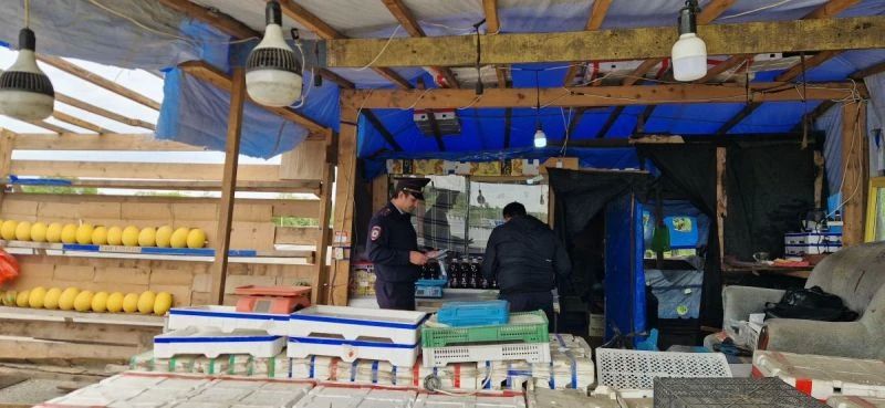 Рейд полиции и администрации выявил 13 фактов незаконной придорожной торговли в Надеждинском районе Приморья Рейд полиции и администрации выявил 13 фактов незаконной придорожной торговли в Надеждинском районе Приморья