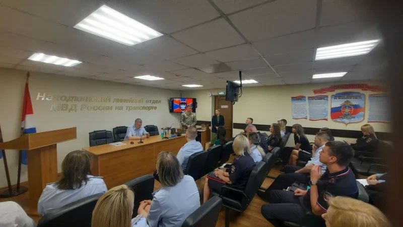 В Находке состоялась встреча сотрудников транспортной полиции с ветераном боевых действий, участником Специальной военной операции В Находке состоялась встреча сотрудников транспортной полиции с ветераном боевых действий, участником Специальной военной операции