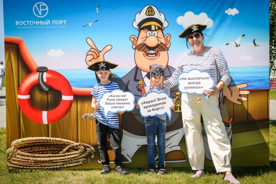 Сотрудники «Восточного Порта» вместе с семьями отметили праздник детства Сотрудники «Восточного Порта» вместе с семьями отметили праздник детства