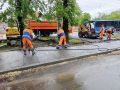 В выходные дорожники Владивостока уложили асфальт на Партизанском проспекте, 52 и Русской, 19в