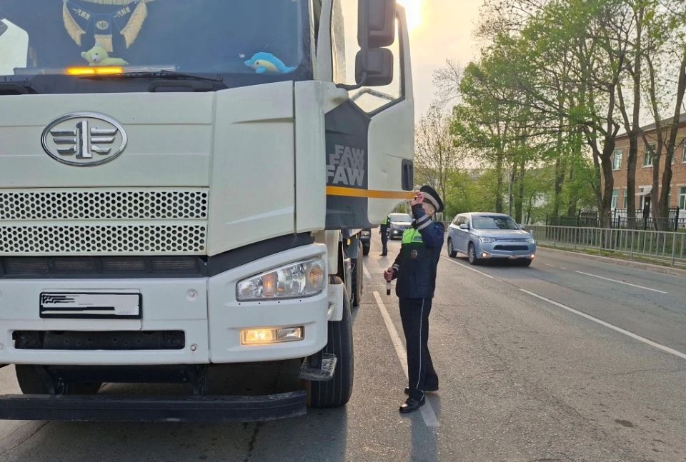 В Артеме в ходе профилактического рейда «Грузовик» к ответственности привлечены 19 водителей и 3 должностных лица В Артеме в ходе профилактического рейда «Грузовик» к ответственности привлечены 19 водителей и 3 должностных лица