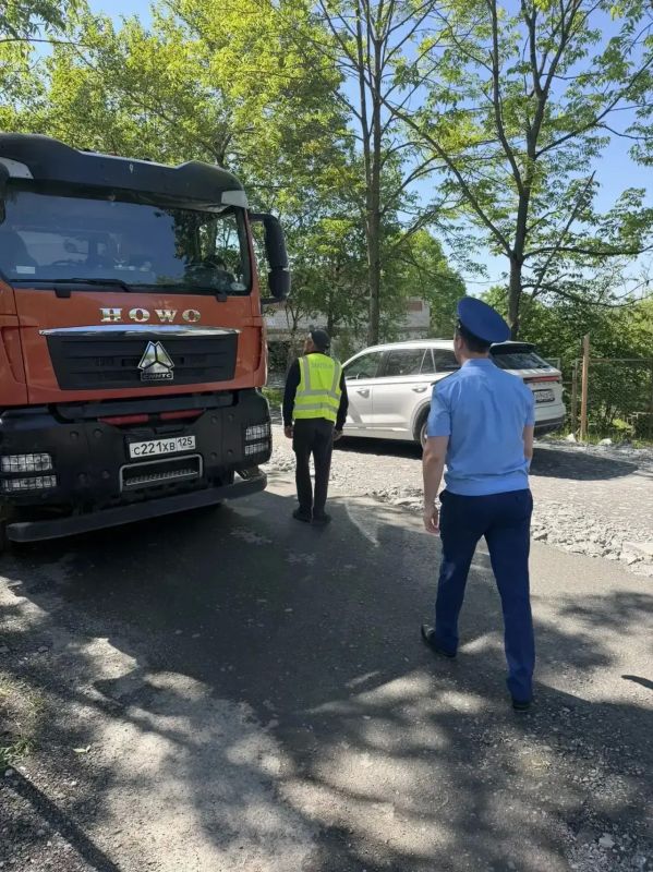 Прокурор Ленинского района города Владивостока Роман Язвенко оценил реализацию мероприятий национального проекта «Инфраструктура для жизни», в рамках которого на территории района ведётся ремонт автомобильной дороги Прокурор Ленинского района города Владивостока Роман Язвенко оценил реализацию мероприятий национального проекта «Инфраструктура для жизни», в рамках которого на территории района ведётся ремонт автомобильной дороги
