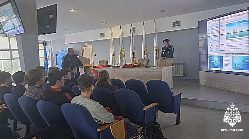 Во Владивостоке инспекторы ГИМС МЧС России подготовили студентов-спасателей к дежурству на пляжах Во Владивостоке инспекторы ГИМС МЧС России подготовили студентов-спасателей к дежурству на пляжах