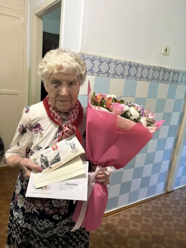 В Уссурийске поздравили с 96-летием труженицу тыла Марию Романченко