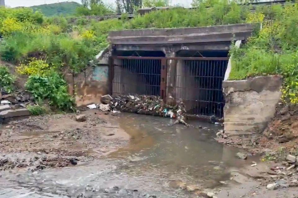 Песколовушка и новые лотки улучшили водоотведение в районе ТЦ «Мега-Находка» Песколовушка и новые лотки улучшили водоотведение в районе ТЦ «Мега-Находка»